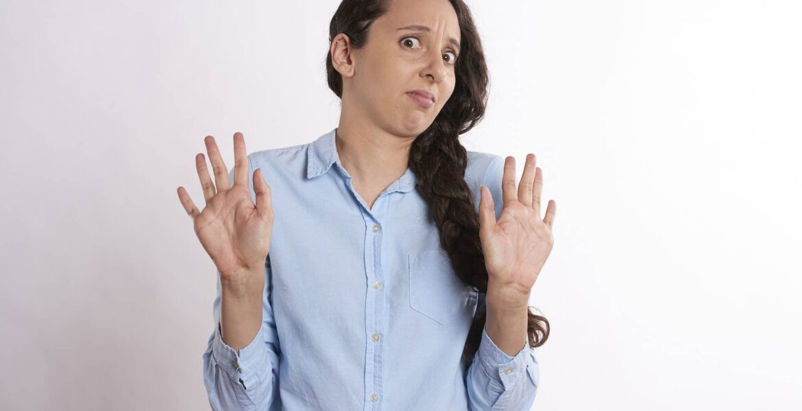 peur oser foncer choquée fuir reculer refuser