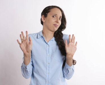 peur oser foncer choquée fuir reculer refuser